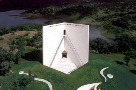Casa de Retiro Espiritual. Sevilla, España. Emilio Ambasz. Arquitectura verde. Arquitectura sostenible | casa_retiro_espiritual emilio_ambasz roomdiseno12