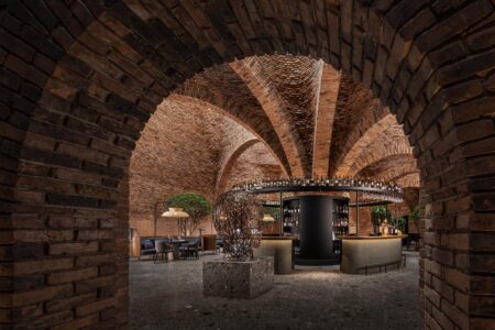 Artista chino. ladrillo rojo. Cheng Chung Design. Luo Xu | cheng chung design roomdiseno21