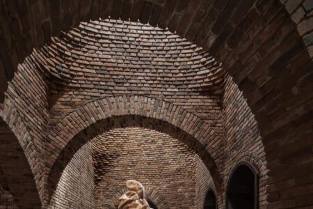 Artista chino. ladrillo rojo. Cheng Chung Design. Luo Xu | cheng chung design roomdiseno23