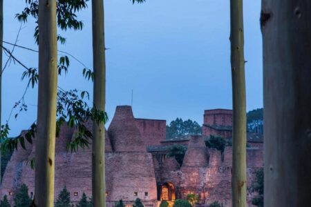 Artista chino. ladrillo rojo. Cheng Chung Design. Luo Xu | cheng chung design roomdiseno3