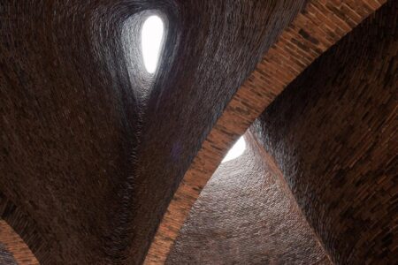 Artista chino. ladrillo rojo. Cheng Chung Design. Luo Xu | cheng chung design roomdiseno6