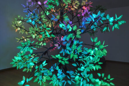 Tree of Ténéré. 2017. instalaciones artísticas.Studio Drift | codednature_ronaldsmits_treeoftenere_3