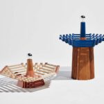 Corners Lamp de Kamonwan Mungnatee. Discovered. Diseño emergente con madera. AHEC | corners lamp by kamonwan mungnatee_soft maple cherry_credit winston chuang_10