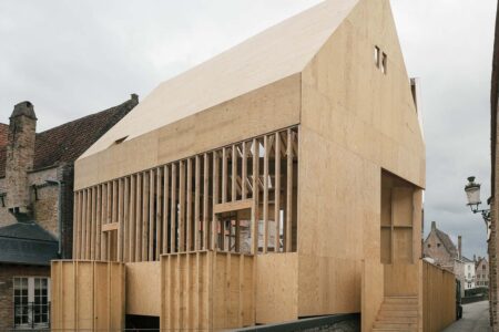 Diptych Pavilion. Pabellón de madera. Jon Lott. Trienal de brujas | diptych_pavilion stijn_bollaert roomdiseno5