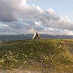 Inverted Portal. Tippet Rise Art Center. Ensamble Studio. Paisajes artificiales. Land Art | ensamble studio_structures of landscape_inverted portal_0108