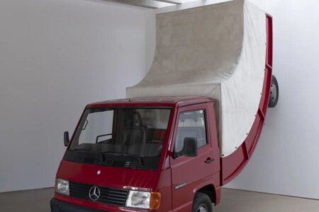 arte contemporáneo, Erwin Wurrm, Yorkshire Sculpture Park | erwin wurm truck ii 2011 installation view at yorkshire sculpture park 2023 courtesy studio erwin wurm and thaddaeus ropac gallery photo jonty wilde courtesy ysp_30