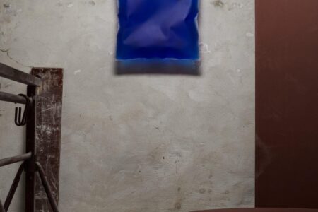 ExHale Wallpiece Castglass Blue. Ben Storms. Diseño belga | exhalewallpiece_castglass_blue_alexanderpopelier_1