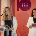 Cristina Colonques (Directora de Marketing de Grupo Porcelanosa) entregando el Premio Futuro | fiesta_10a_room15