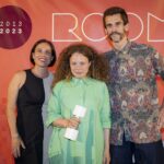 Soledad Berbegal (Consejera y responsable de reputación corporativa Actiu) entregando a Arquimaña el Premio Diseño de Producto. 1ª Edición Premios ROOM | fiesta_10a_room19