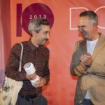 Ramón Esteve entregando a Roberto González (Office for Political Innovation) el Premio Proyecto de Arquitectura. 1ª Edición Premios ROOM | fiesta_10a_room22