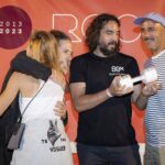 Nacho Carbonell entregando a Espadaysantacruz Studio el Premio Proyecto Artístico. 1ª Edición Premios ROOM | fiesta_10a_room24
