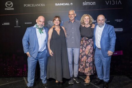 Arik Levy con Judith Patiño (Directora de Marketing de Vibia) y Raquel Nieto (Project manager en Vibia) con Antonio Jesús Luna y Emerio Arena | fiesta_10a_room53