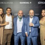 Héctor Ruiz-Velázquez (nominado a Premio proyecto de Interiorismo) con su mujer Valerie, la diseñadora Andreina Ravenrós con Emerio Arena y Antonio Jesús Luna | fiesta_10a_room9