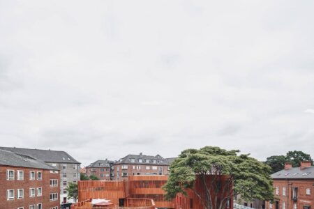 Forfatterhuset Kindergarten. Cobe Architects. Arquitectura danesa | forfatterhuset kindergarten_01_credit rasmus hjortshoj coast