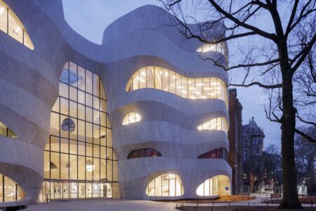 Museo Americano de Historia Natural, Jeanne Gang, Richard Gilder Center, Manhattan | gildercenter_facadenight_ciwanbaan