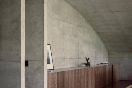 Casa cueva. Casa enterrada. HW Studio | hw studio roomdiseno17