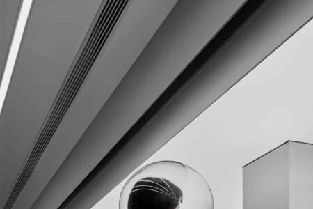 Agujeros negros. Haydon Beauty. Tomshi and Associates | haydon23
