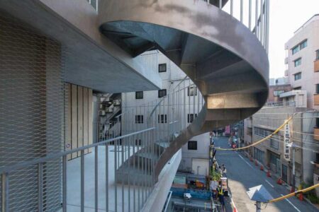 Mount Fuji Architects Studio. escaleras en la fachada. Hotel Siro | hotel siro room diseno10