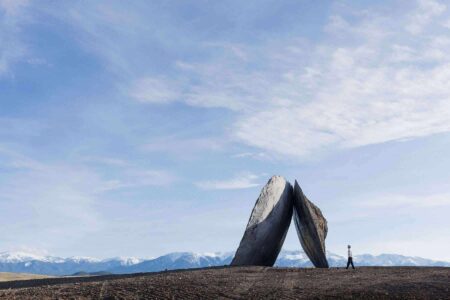 Inverted Portal. Tippet Rise Art Center. Ensamble Studio. Paisajes artificiales. Land Art | iwan baan_tippet rise 16 04 6054