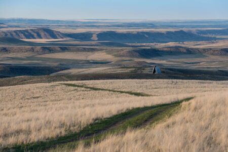 Beartooth Portal. Tippet Rise Art Center. Ensamble Studio. Paisajes artificiales. Land Art | iwan baan_tippet rise 16 04 6341