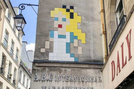 arte urbano. arte callejero. ayuntamiento de París | invader en la calle