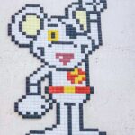 arte urbano. arte callejero. ayuntamiento de París | invader en la calle2