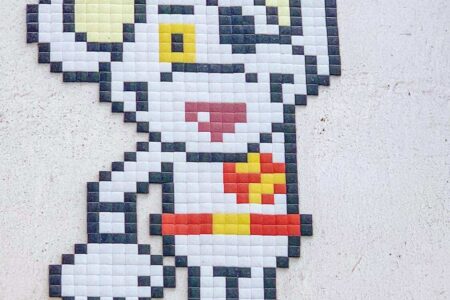 arte urbano. arte callejero. ayuntamiento de París | invader en la calle2