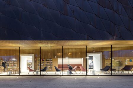 Kirkkonummi Library. JKMM Architects. Biblioteca contemporánea | jkmm architects kirkkonummi library marc goodwin 0