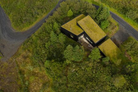 cubierta vegetal. casa en Islandia | krads roomdiseno11