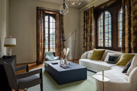 Sala de estar. Returning to Villa Casa Bianca. Broadview Group
