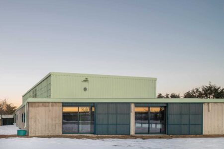 centro de adiestramiento canino. contenedores metálicos | lys villalba_enrique espinosa roomdiseno16