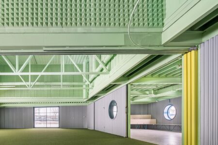 centro de adiestramiento canino. contenedores metálicos | lys villalba_enrique espinosa roomdiseno17