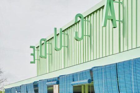 centro de adiestramiento canino. contenedores metálicos | lys villalba_enrique espinosa roomdiseno19