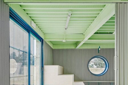 centro de adiestramiento canino. contenedores metálicos | lys villalba_enrique espinosa roomdiseno3