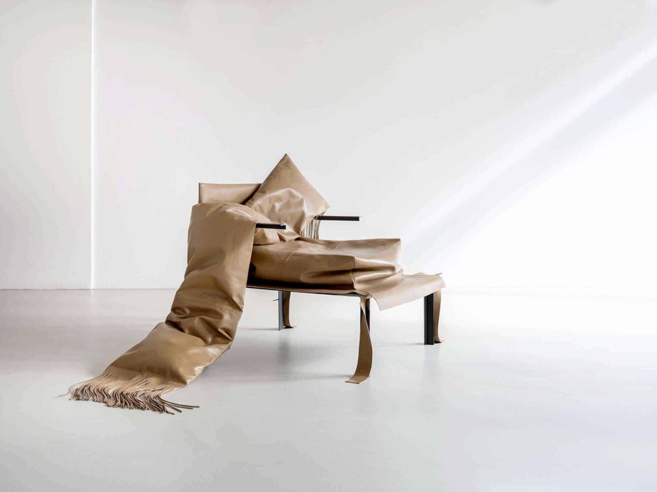 Low Pillow Chair. Lukas Gschwandtner. Maniera. Collectible Design Fair. Art Design | maniera lukas gschwandtner low pillow chair