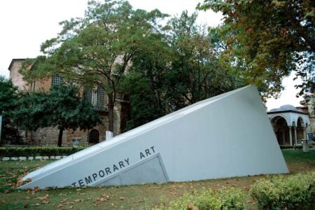 View of the installation at the 7th Istanbul Biennial in 2001. Elmgreen & Dragset | meid_a014820_005 4500xmax