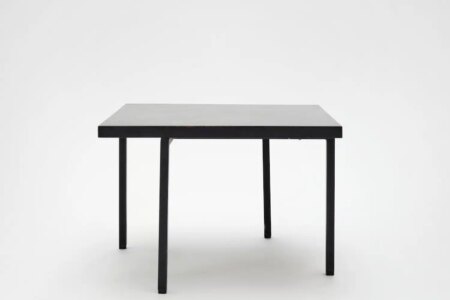 Mesa auxiliar diseñada por Néstor Basterretxea, H Muebles, c. 1958 Museo de Bellas Artes de Bilbao