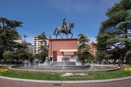 Monumento Público. Willem de Haan. Concéntrico Logroño
