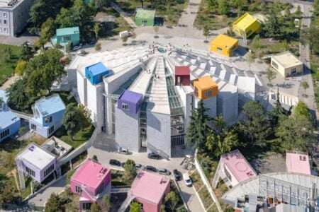 MVRDV, pirámide brutalista, Albania | mvrdv1