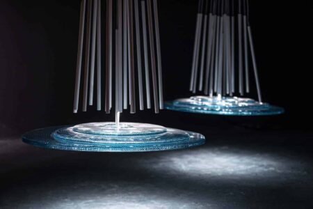 Marea. Atelier Oï @ Fondazione Berengo Art Space Murano. Foto: Leonardo Duggento. Exposición Glass to Glass. Cristal de Murano. Bienal de Arquitectura de Venecia | marea by atelier oi%cc%88 fondazione berengo art space murano leonardo duggento 02