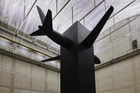 Maurizio Cattelan. Pirelli HangarBicocca | maurizio_cattelan pirelli_hangarbicocca roomdiseno15