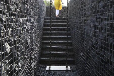 Full Swing. Mona Hatoum. Trienal de Brujas 2024. Foto: © Filip Dujardin
