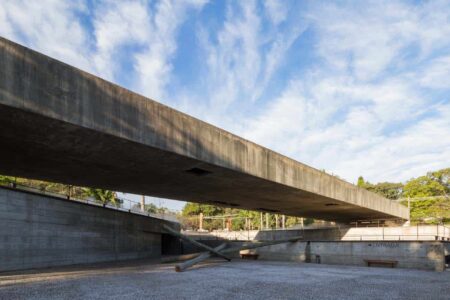 Museo brasileño de escultura. Paulo Mendes da Rocha. Arquitectura en Brasil | museo_brasilenodeescultura foto flagante2
