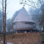 Cabaña en el bosque. forma cónica. ZJJZ Atelier | mushroom3