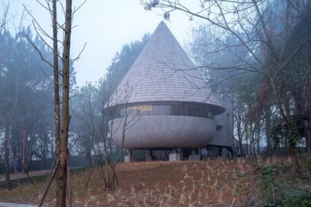 Cabaña en el bosque. forma cónica. ZJJZ Atelier | mushroom3