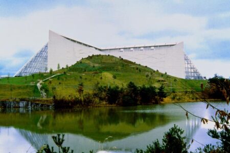 Mycal Cultural and Athletic Center. Shin-Sanda, Japón. Emilio Ambasz. Arquitectura verde. Arquitectura sostenible | mycal emilio_ambasz roomdiseno6