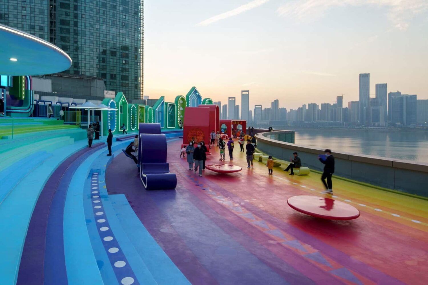 Over The Rainbow. Paisajismo urbano en la azotea de un edificio. 100Architects | over_the_rainbow 100architects roomdiseno7