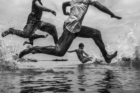 Jumping Time. Takrim Ahmedi. URBAN Photo Awards 2021. Fotografía urbana | people_04_rr_takrim ahmed jumping time _ people