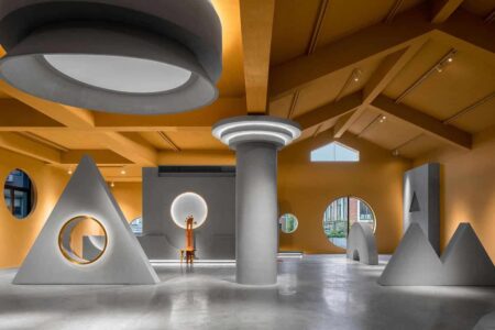 Galería de arte. acero corrugado. estilo Memphis | pig design4