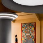 Galería de arte. acero corrugado. estilo Memphis | pig design5